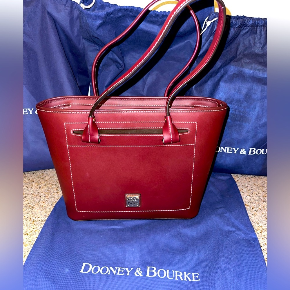 A Total Classic Beacon tote,smooth leather look is as stylish as it is classic.